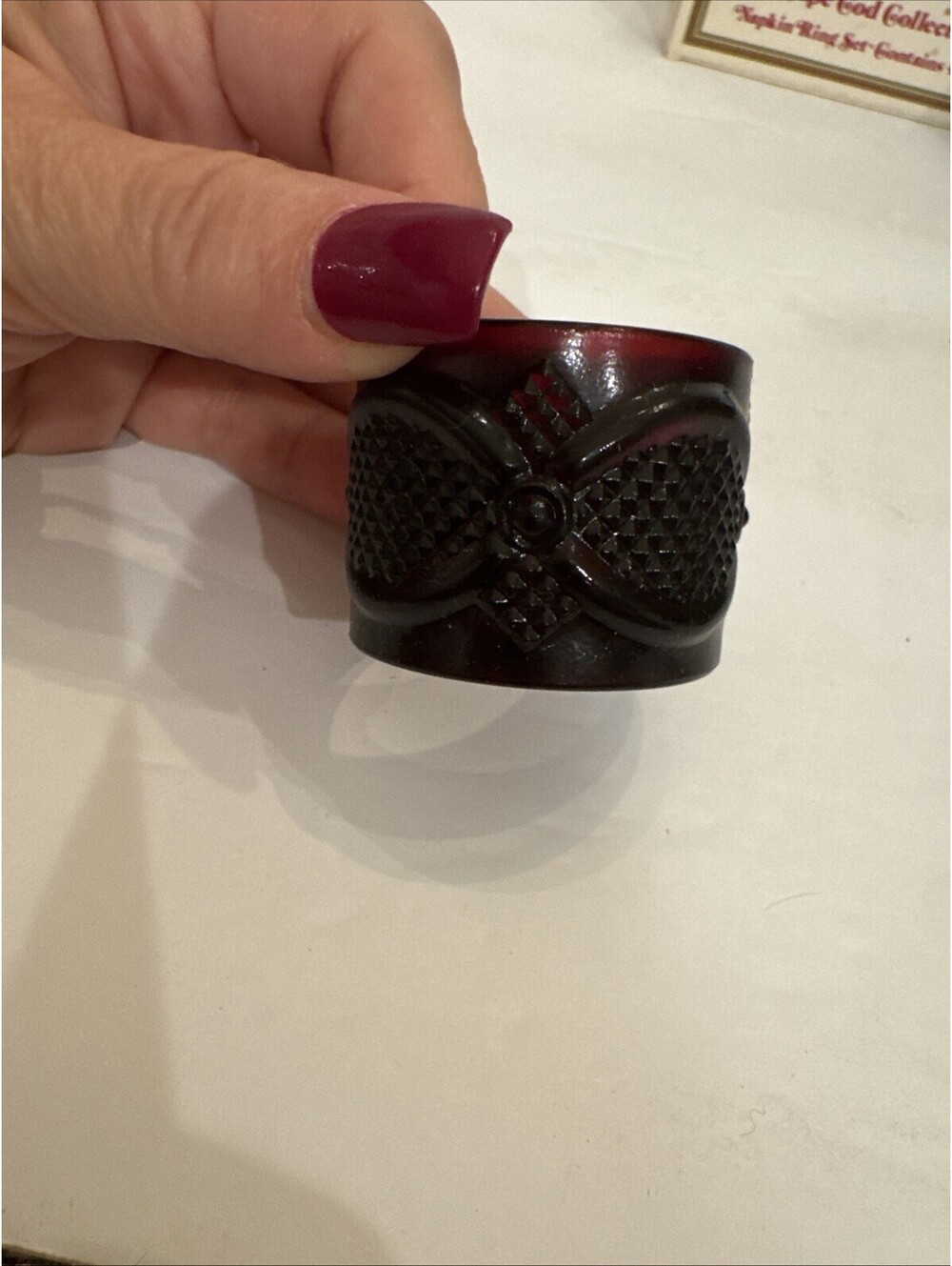 Avon 1876 Cape Cod Collection Ruby Red Napkin Rings Set Of 4 In Box - Picture 3 of 6